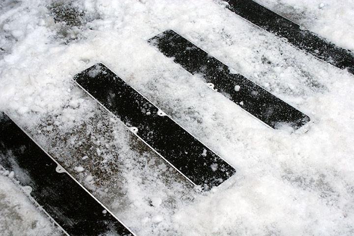 Bolt_Down_Snow_1_f0126395-7533-44d7-bb5d-9fd199b9221e